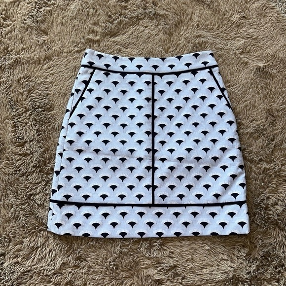 Ann Taylor Patterned Skirt 0P Petite - Picture 2 of 10